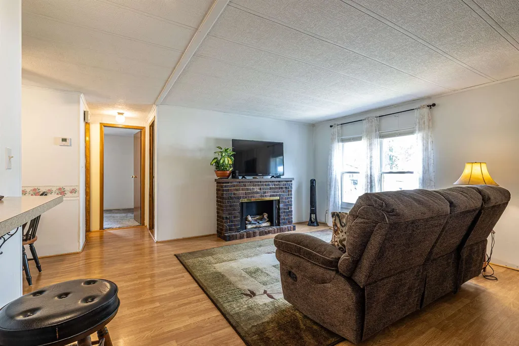 21 Country Way Goffstown NH 03045