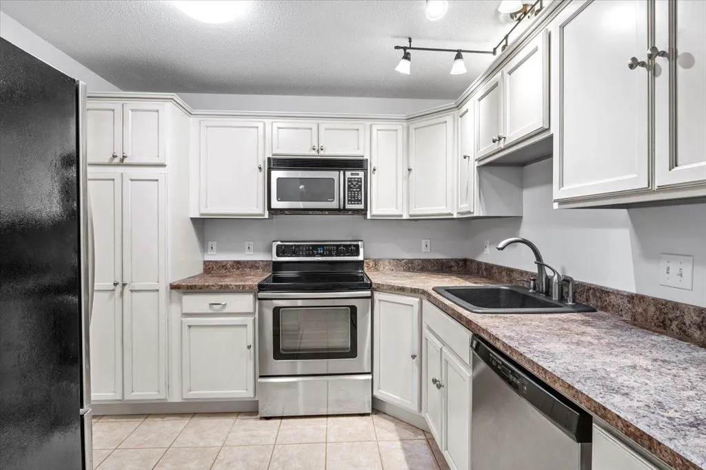 63 Hawthorne Circle South Burlington VT 05403