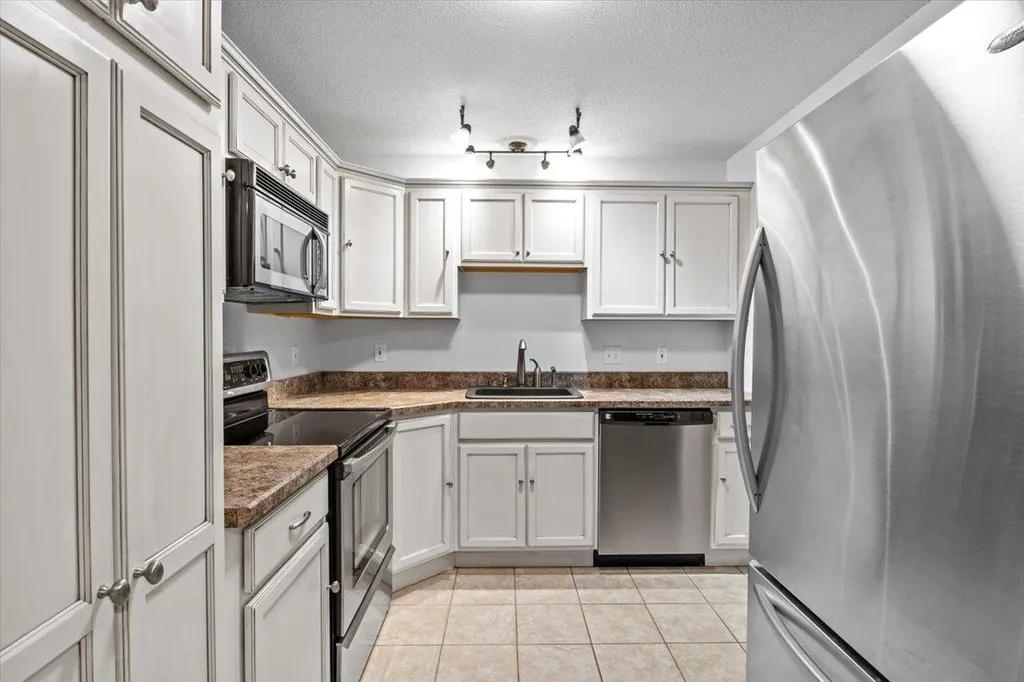 63 Hawthorne Circle South Burlington VT 05403