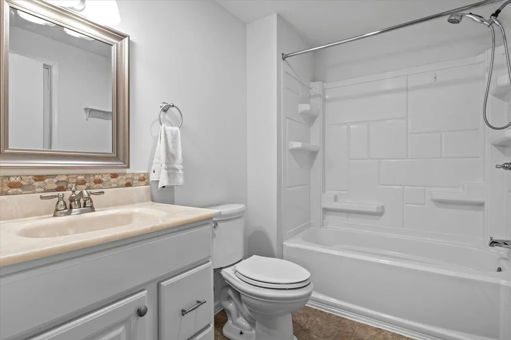 63 Hawthorne Circle South Burlington VT 05403