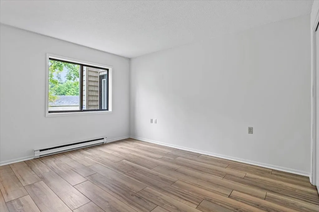 63 Hawthorne Circle South Burlington VT 05403
