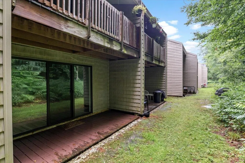 63 Hawthorne Circle South Burlington VT 05403