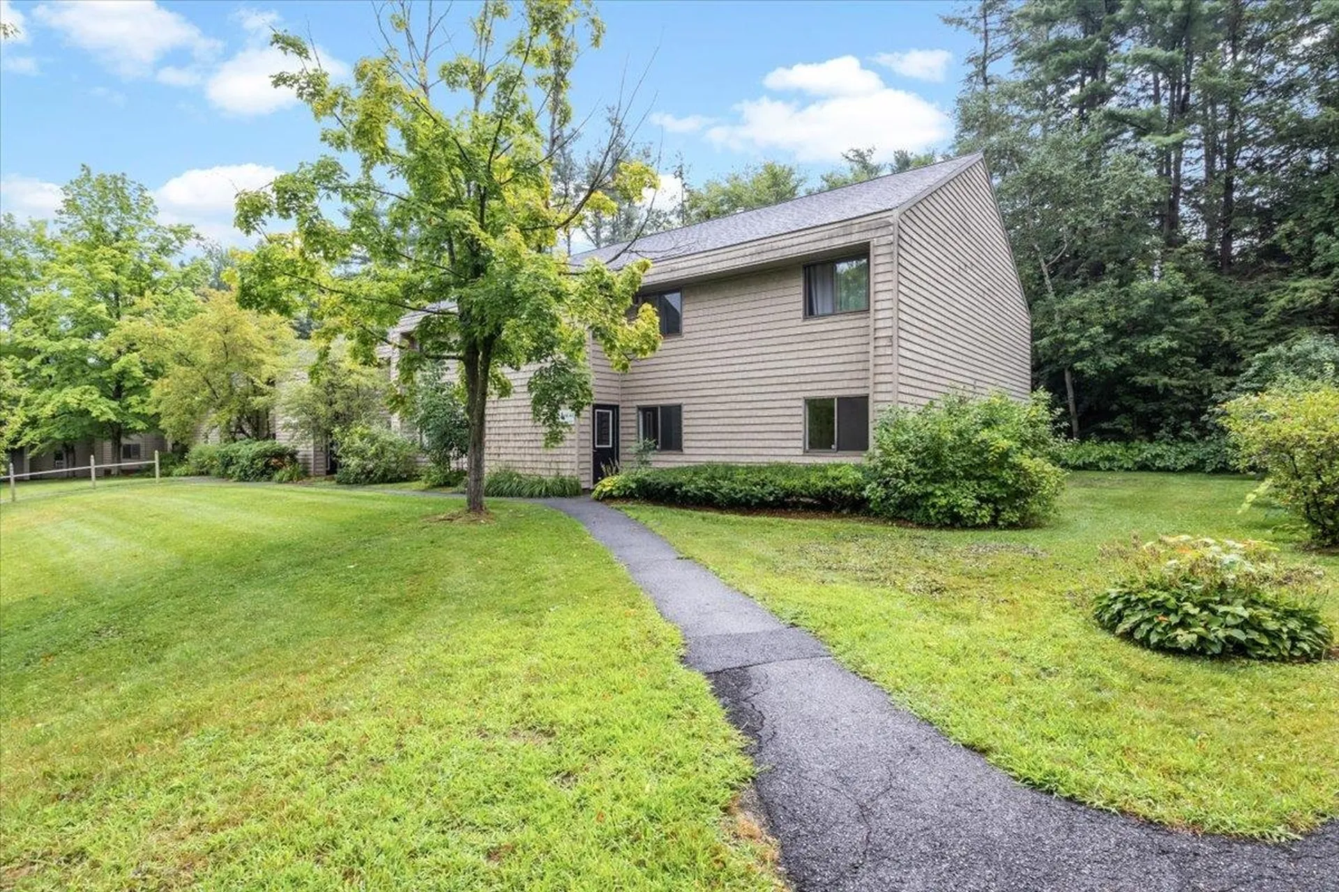 63 Hawthorne Circle South Burlington VT 05403