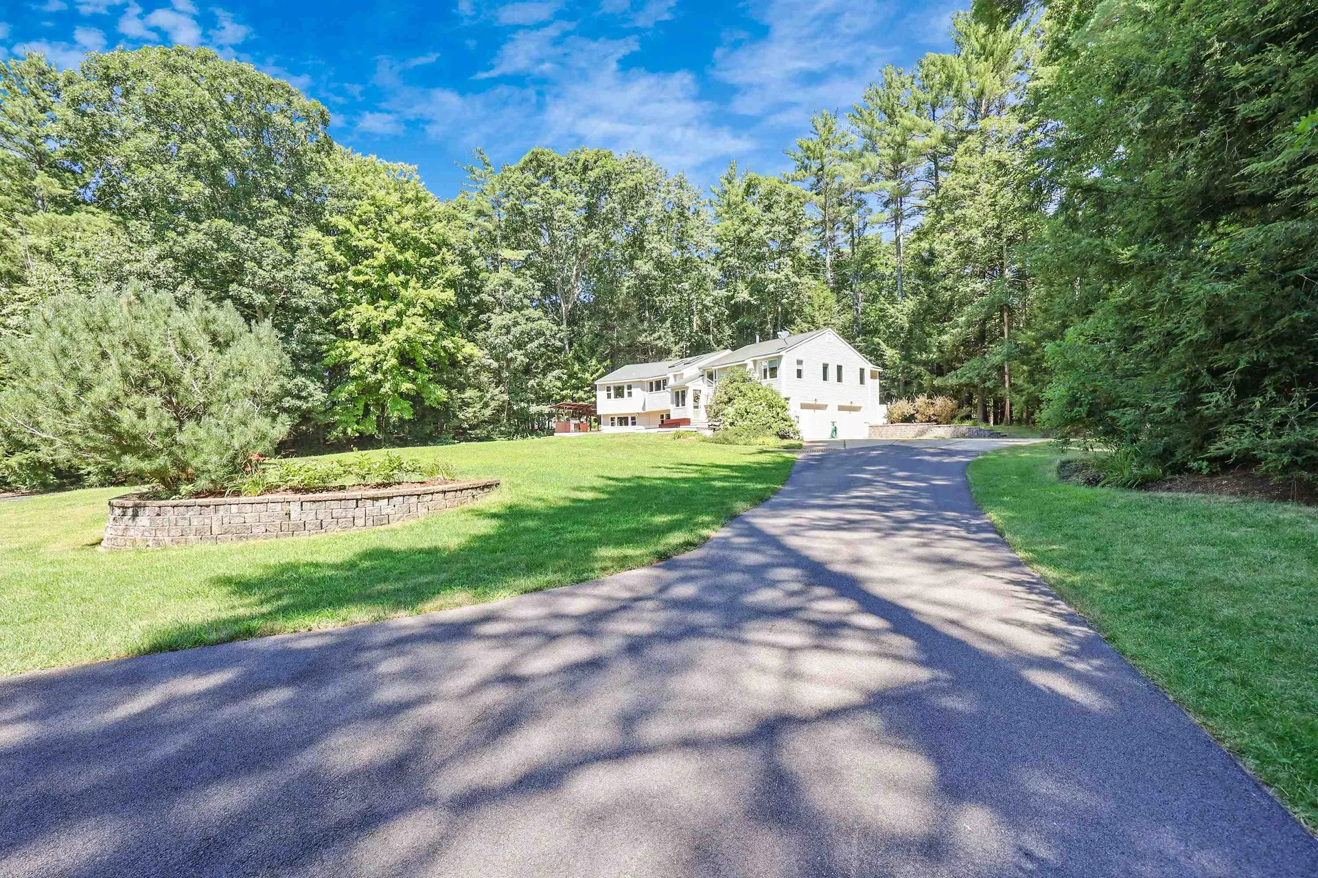 2 Ralmar Road Amherst NH 03031