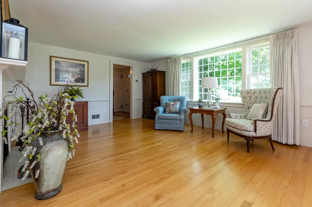1382 Old North Main Street Laconia NH 03246