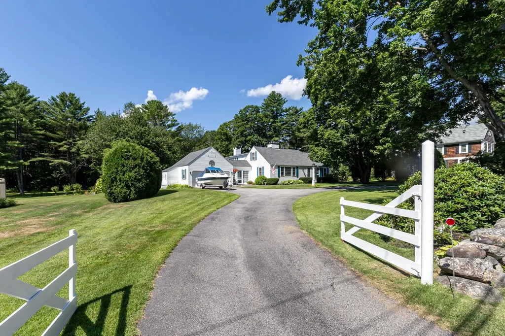 1382 Old North Main Street Laconia NH 03246