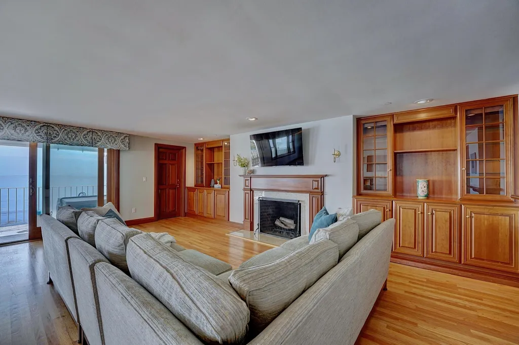 19 Dumas Avenue Hampton NH 03842