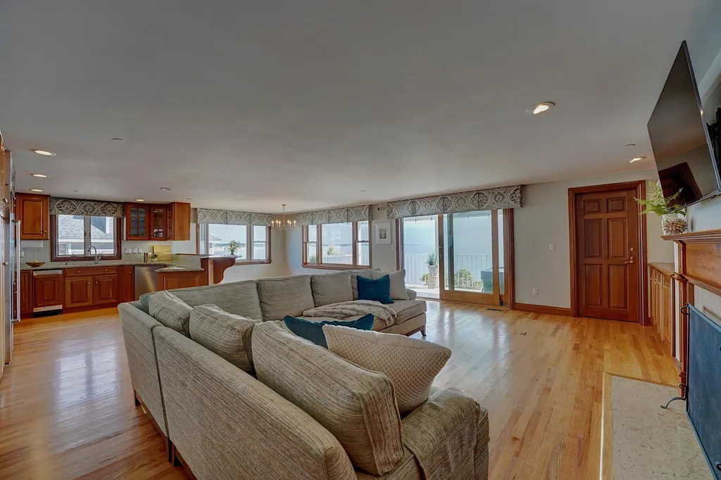 19 Dumas Avenue Hampton NH 03842