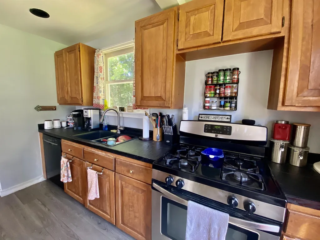 21 Columbus Circle Newport NH 30773