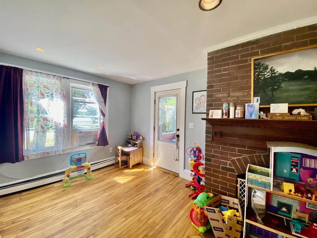 21 Columbus Circle Newport NH 30773