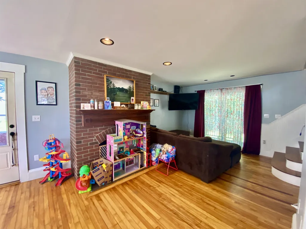 21 Columbus Circle Newport NH 30773