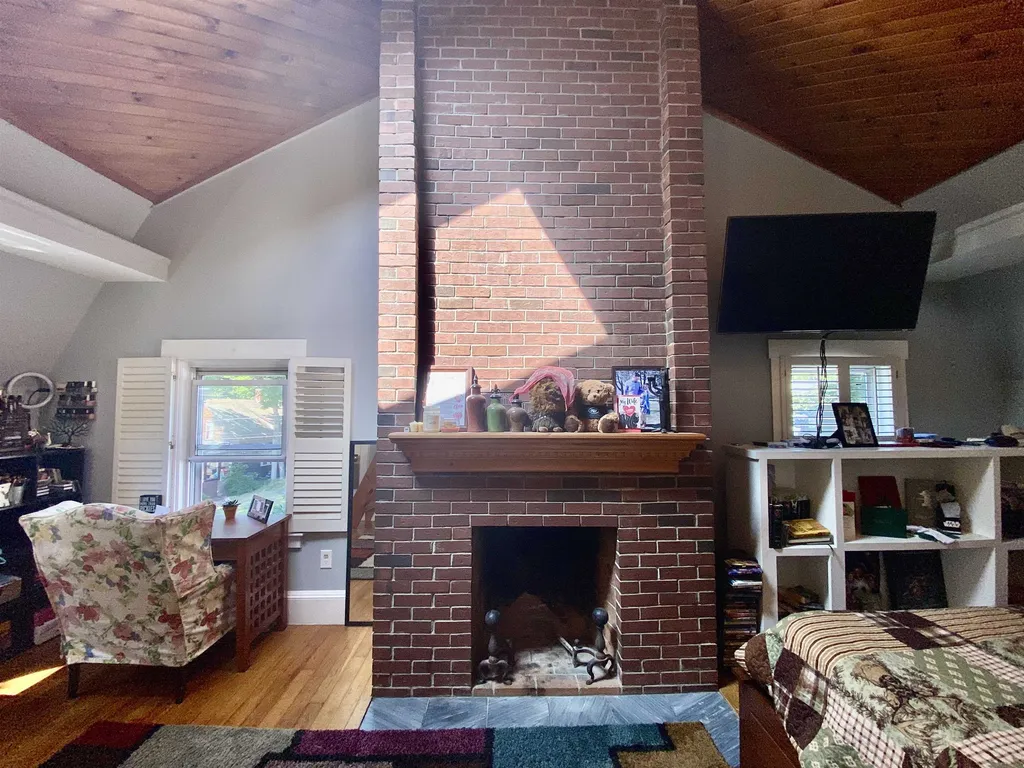21 Columbus Circle Newport NH 30773