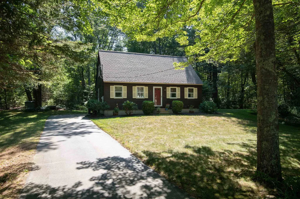 8 Flynn Street Somersworth NH 03878
