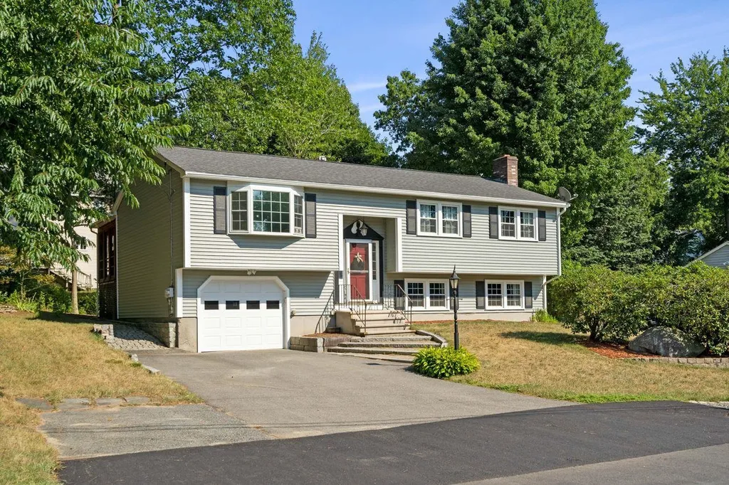 12 Maywood Drive Nashua NH 03064
