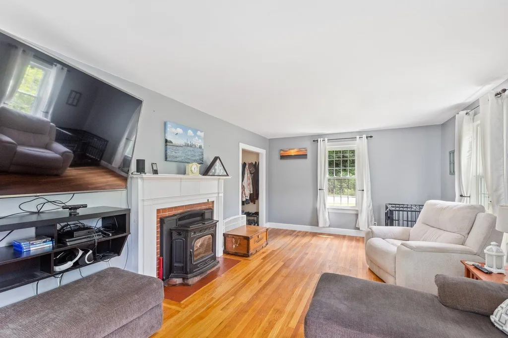 108 Sand Hill Road Peterborough NH 03458