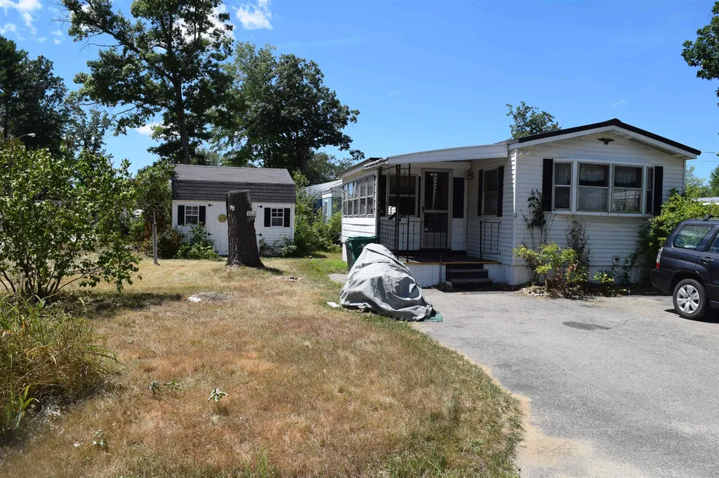 11 Clayton Avenue Rochester NH 03867
