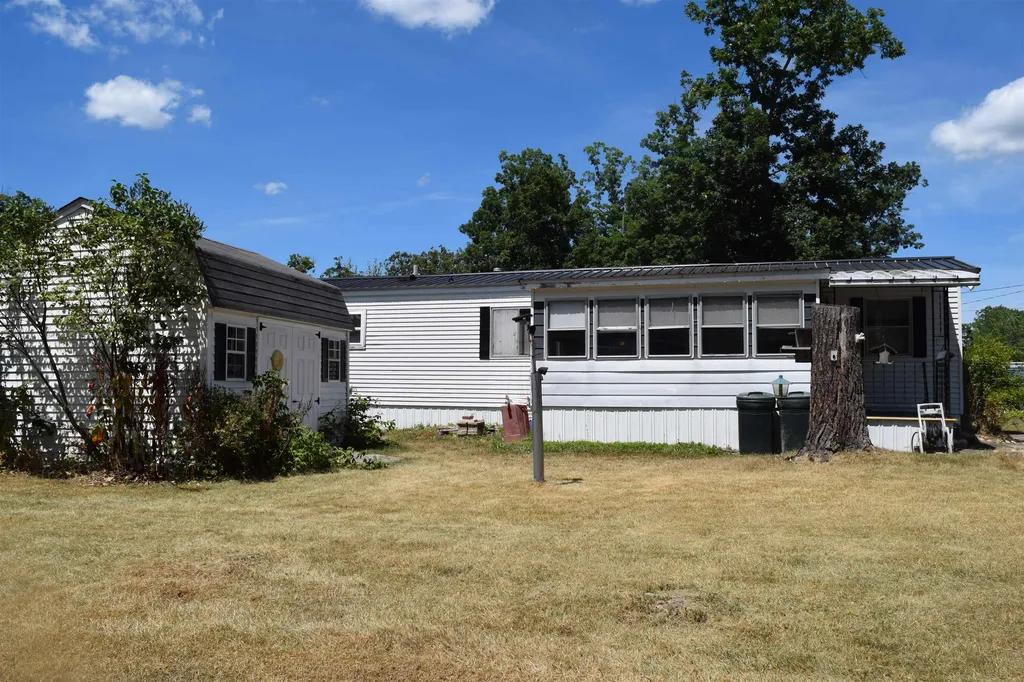 11 Clayton Avenue Rochester NH 03867