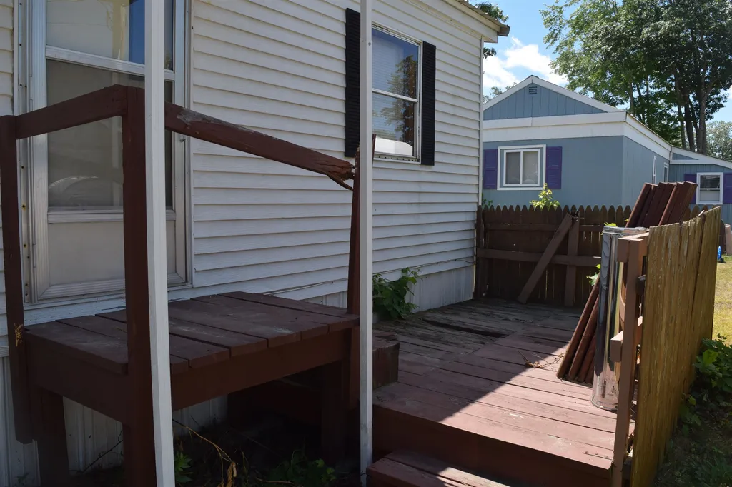 11 Clayton Avenue Rochester NH 03867