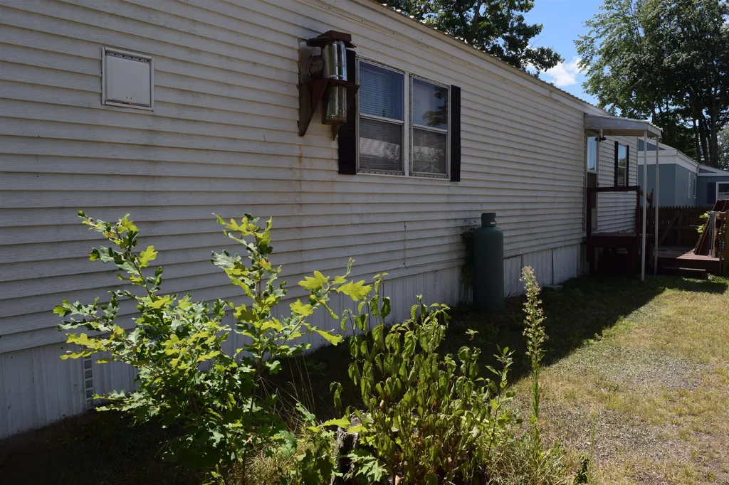 11 Clayton Avenue Rochester NH 03867