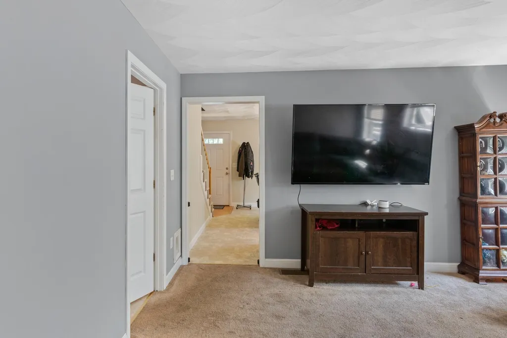 61b Pennichuck Street Nashua NH 03064