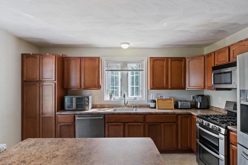 61b Pennichuck Street Nashua NH 03064