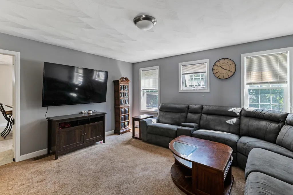 61b Pennichuck Street Nashua NH 03064