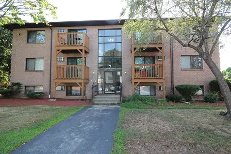7 Lancelot Court Salem NH 03079