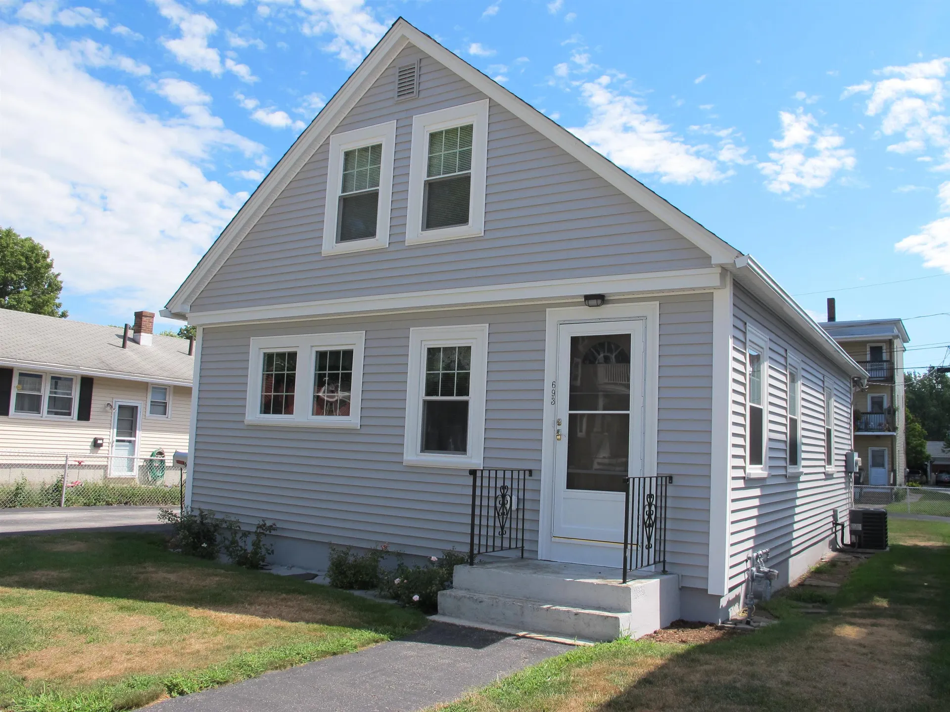 693 Hevey Street Manchester NH 03102