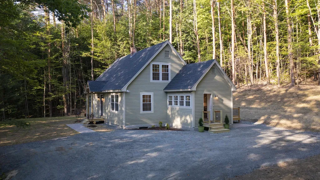 72 Tichenor Road Hartford VT 05059