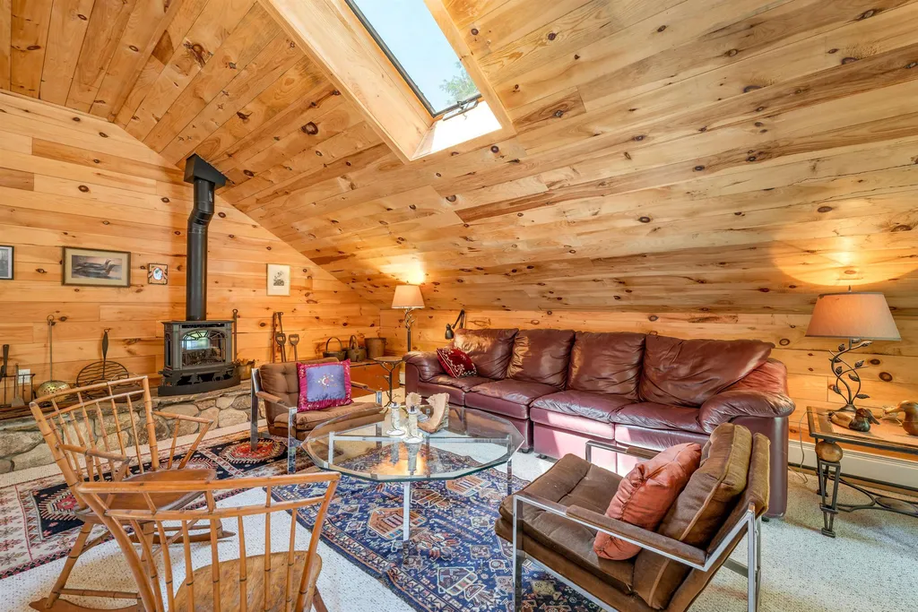 35 Hazelwood Drive Hudson NH 03051