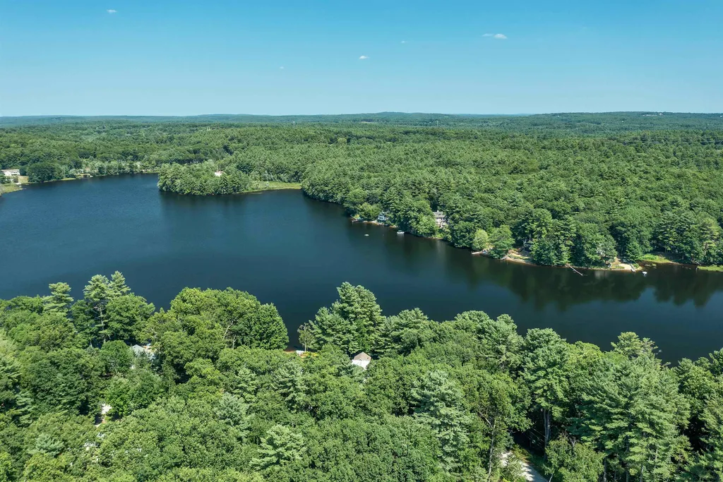 35 Hazelwood Drive Hudson NH 03051