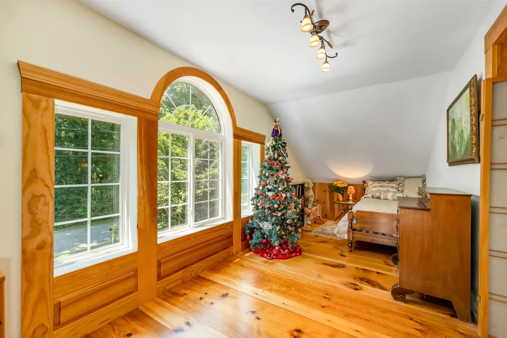 35 Hazelwood Drive Hudson NH 03051