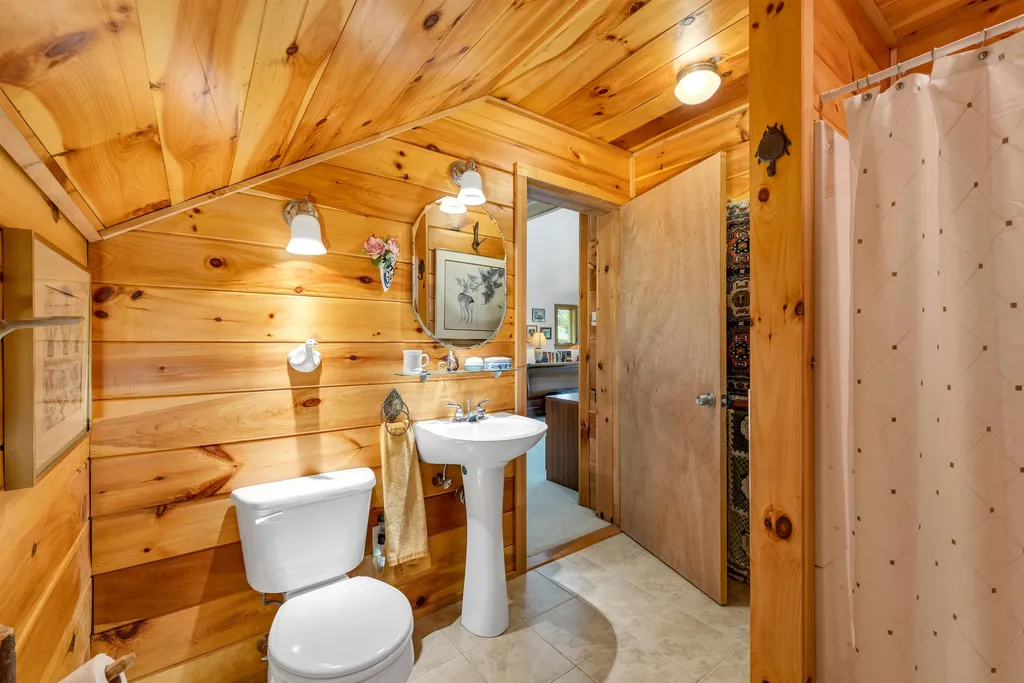 35 Hazelwood Drive Hudson NH 03051