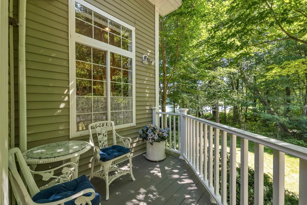 35 Hazelwood Drive Hudson NH 03051