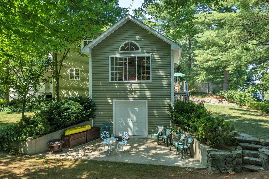 35 Hazelwood Drive Hudson NH 03051