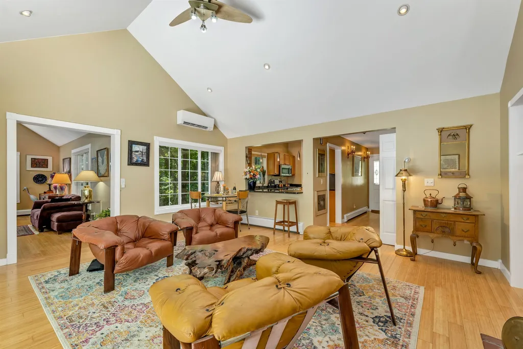 35 Hazelwood Drive Hudson NH 03051