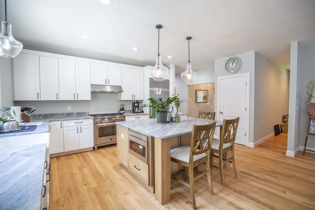 21 Walnut Hill Drive Hooksett NH 03106