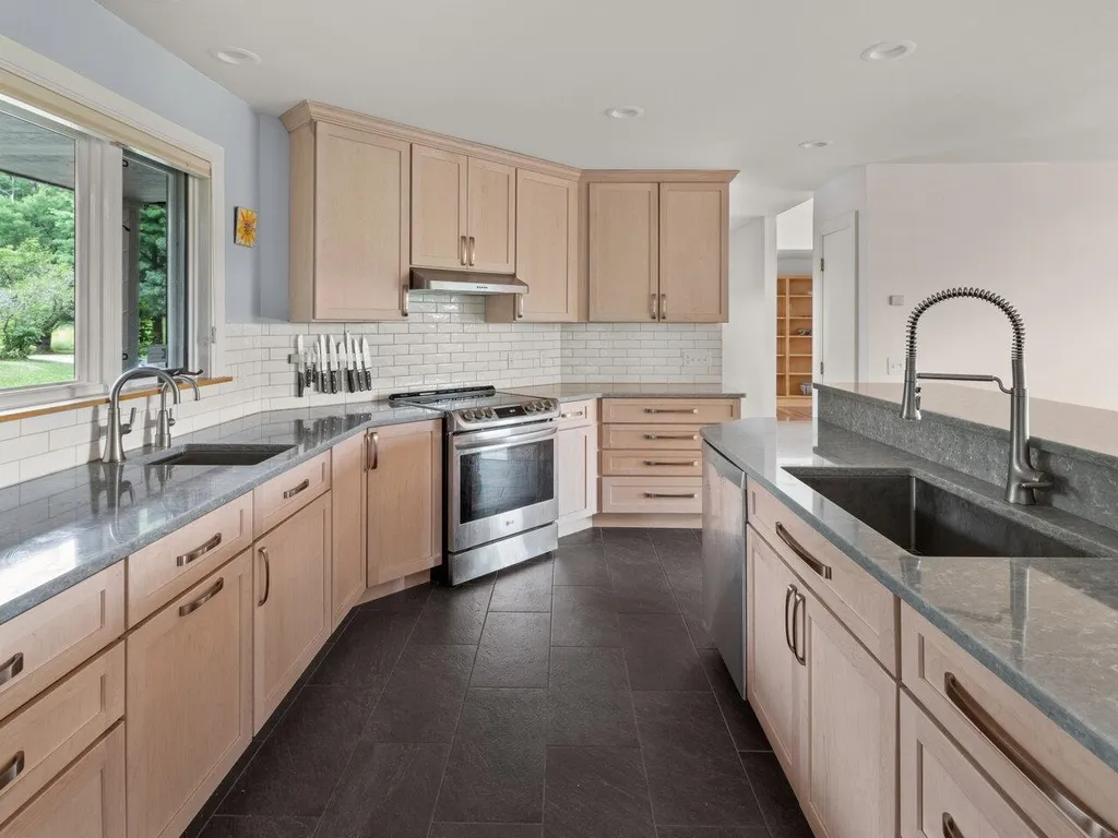 1702 Leavensworth Road Hinesburg VT 05461
