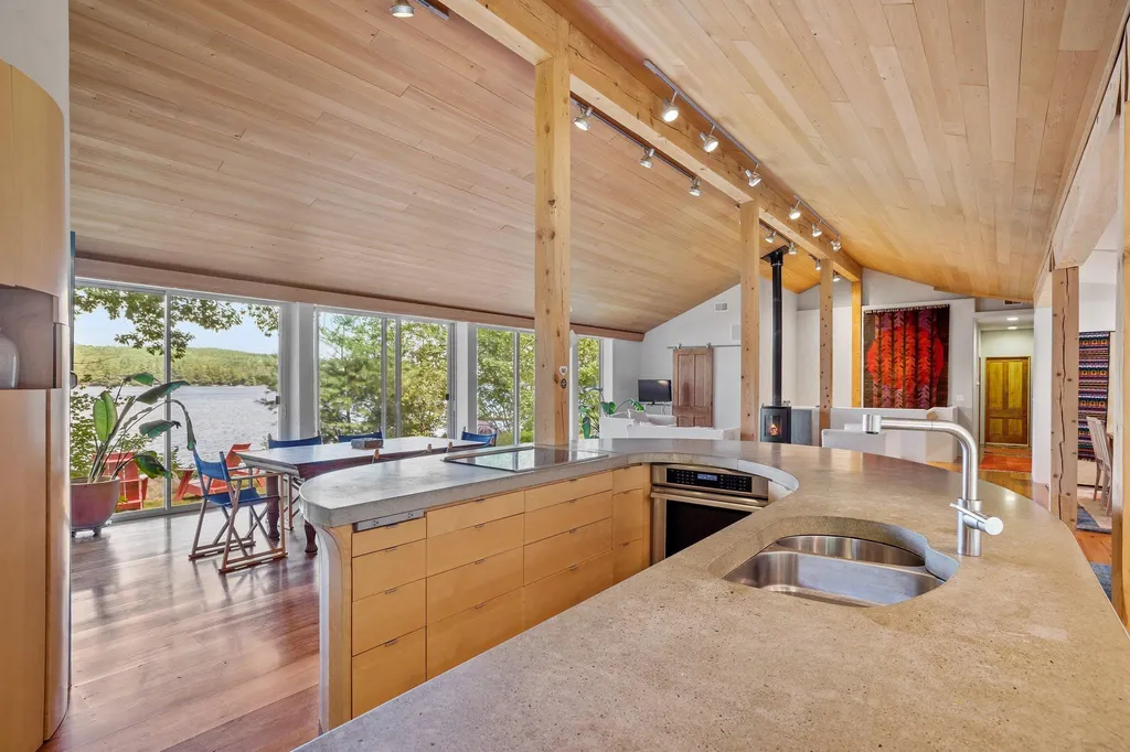 752 Route 3 Holderness NH 03245