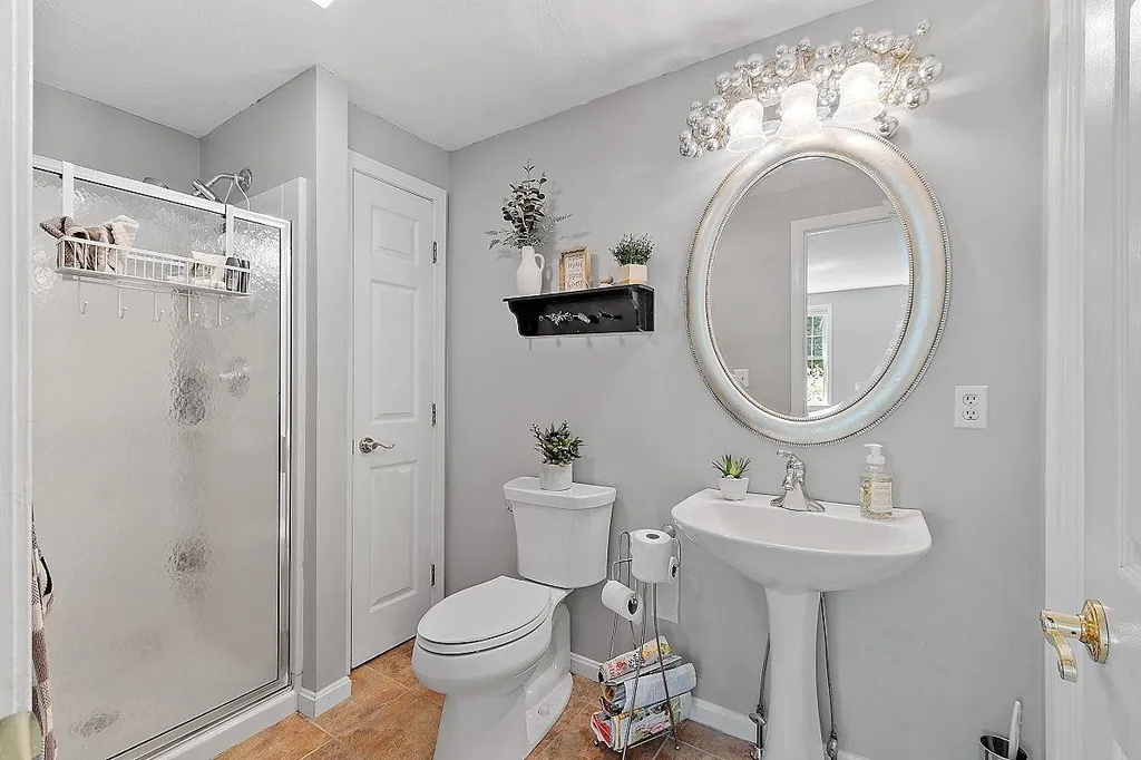 11 Diamond Drive Derry NH 03038