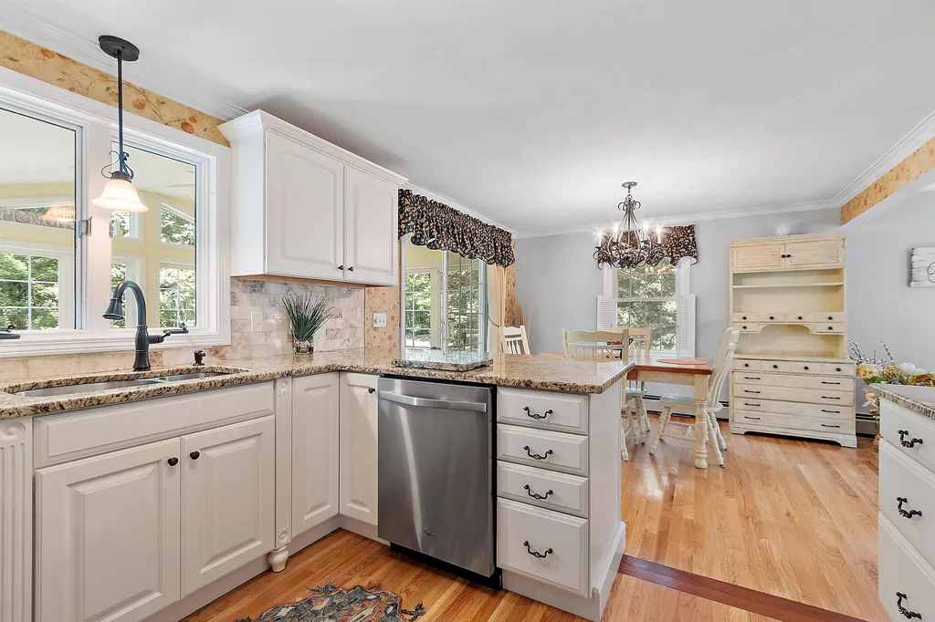 11 Diamond Drive Derry NH 03038