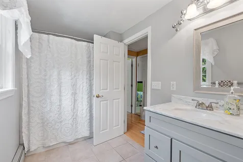 11 Diamond Drive Derry NH 03038