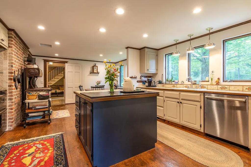731 South Perry Road Barnard VT 05031