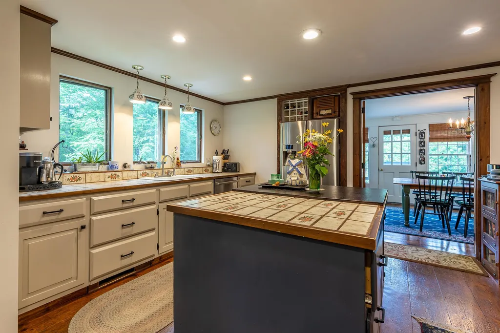 731 South Perry Road Barnard VT 05031