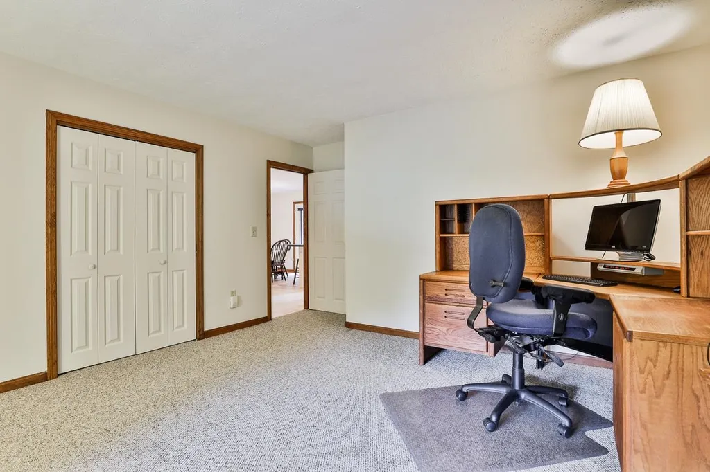 7a Kingston Way Hudson NH 03051