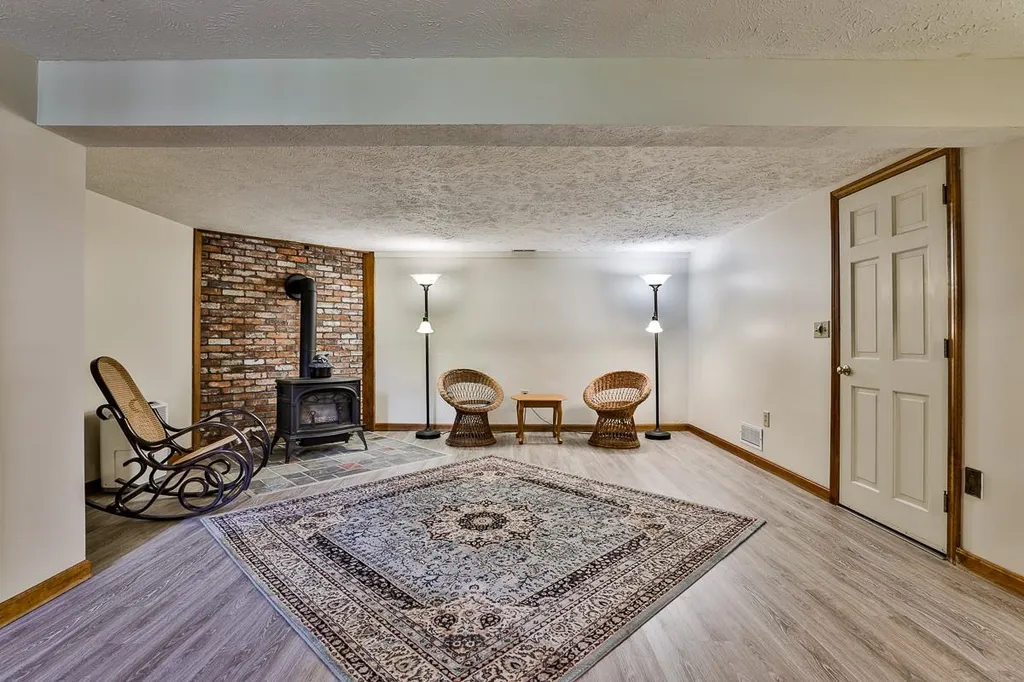 7a Kingston Way Hudson NH 03051