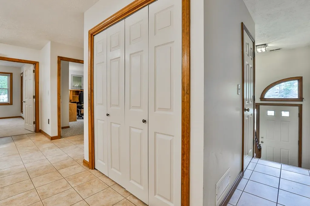 7a Kingston Way Hudson NH 03051
