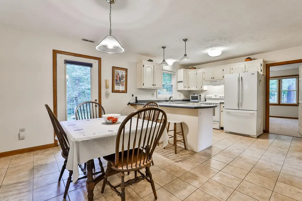 7a Kingston Way Hudson NH 03051