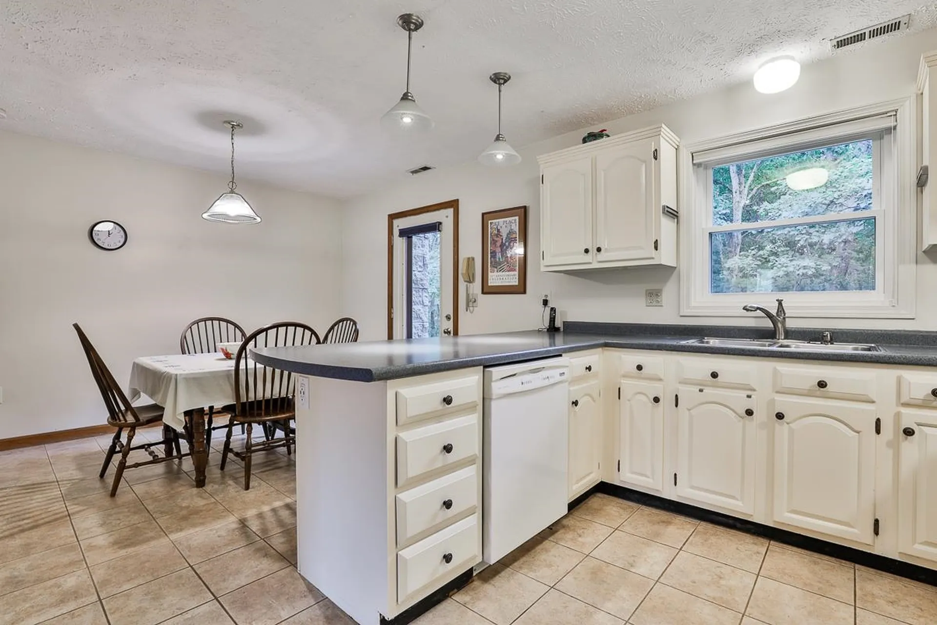 7a Kingston Way Hudson NH 03051