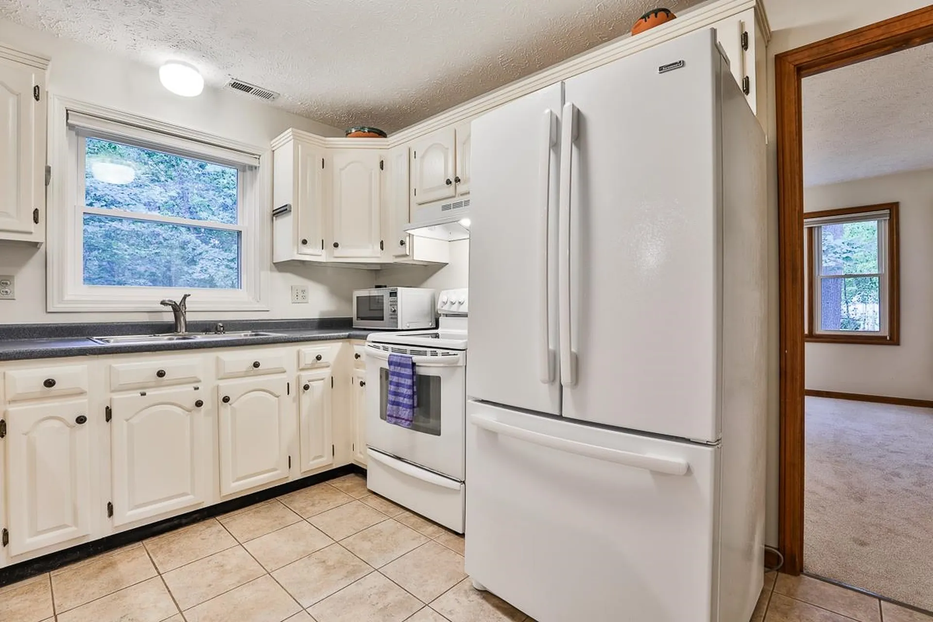 7a Kingston Way Hudson NH 03051